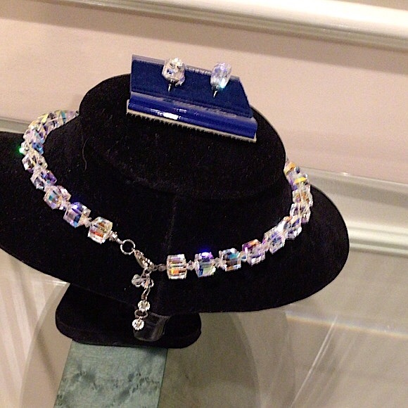 💕💕Host Pick💕💕NWT Swarovski Crystalmaid necklace set with gifting package - Picture 2 of 4